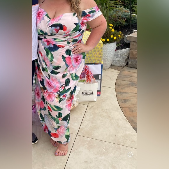 Floral off the shoulder maxi dress - Picture 2 of 2